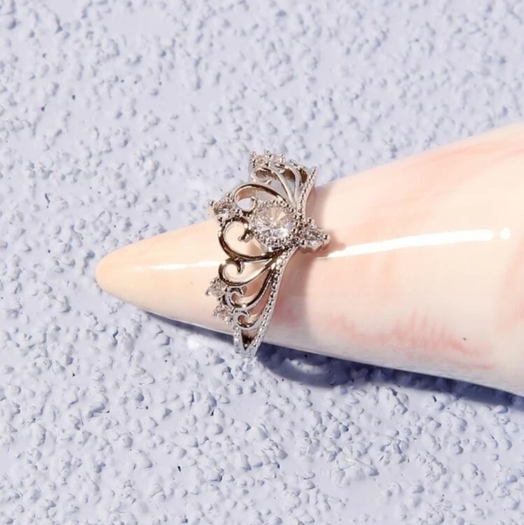 *Leslie* Princess Ring - Picture 2 of 5